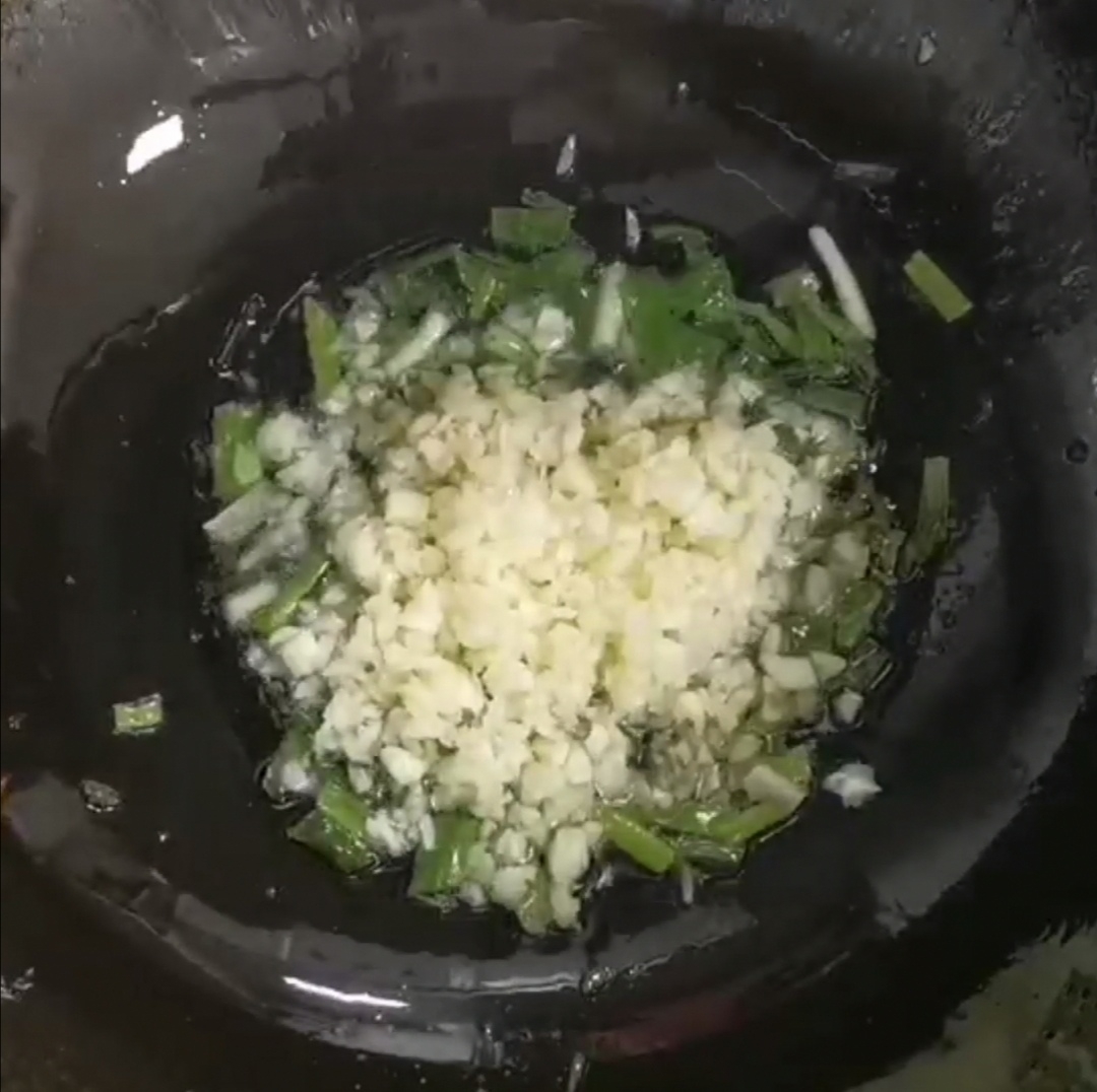 蒜蓉小龍蝦的做法-咸鮮味炒菜譜