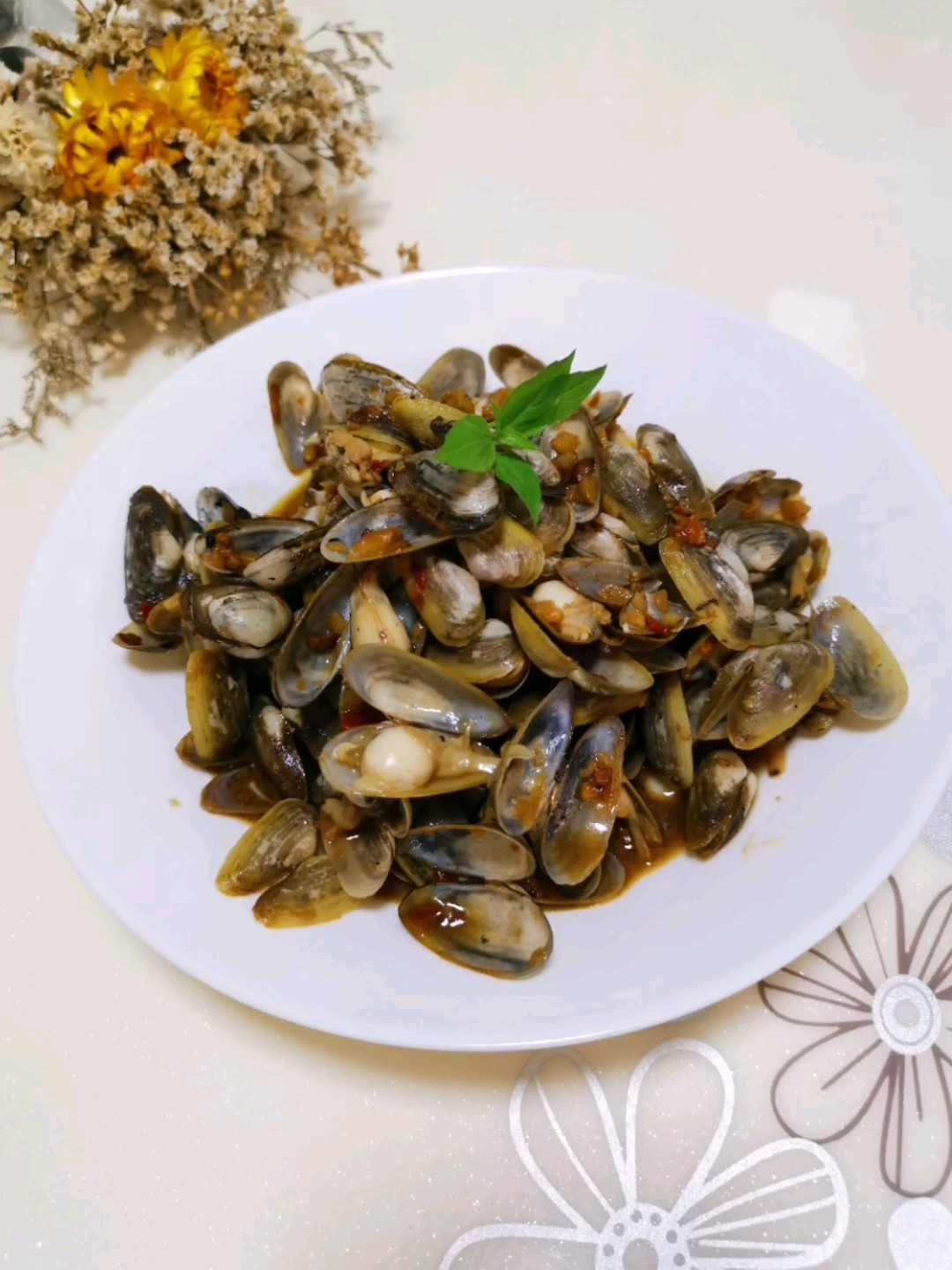 蒜蓉辣醬炒蟟蛁的做法-香辣味炒菜譜