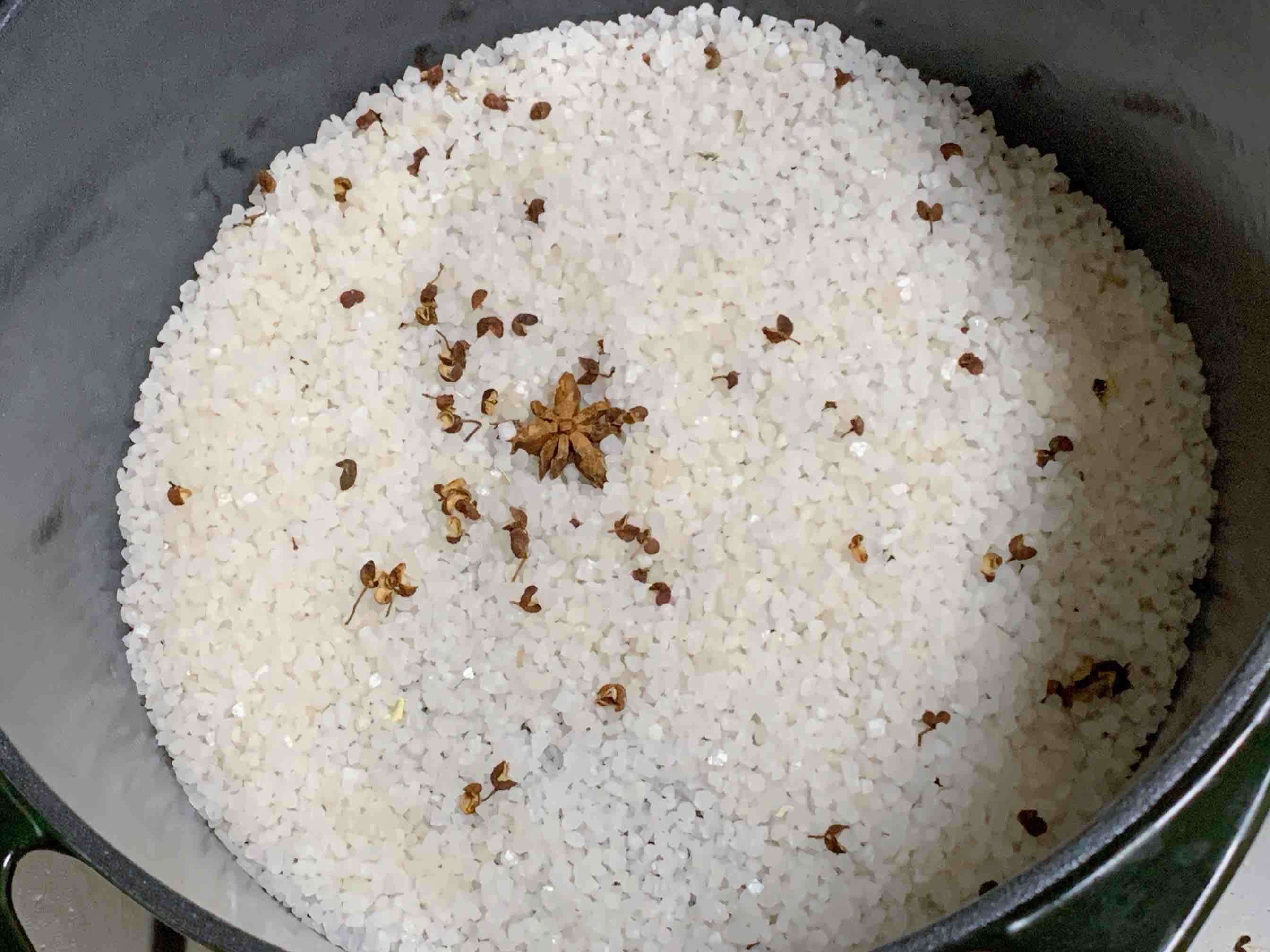 只用一包鹽，做一鍋鹽焗蝦的做法-咸鮮味烤菜譜