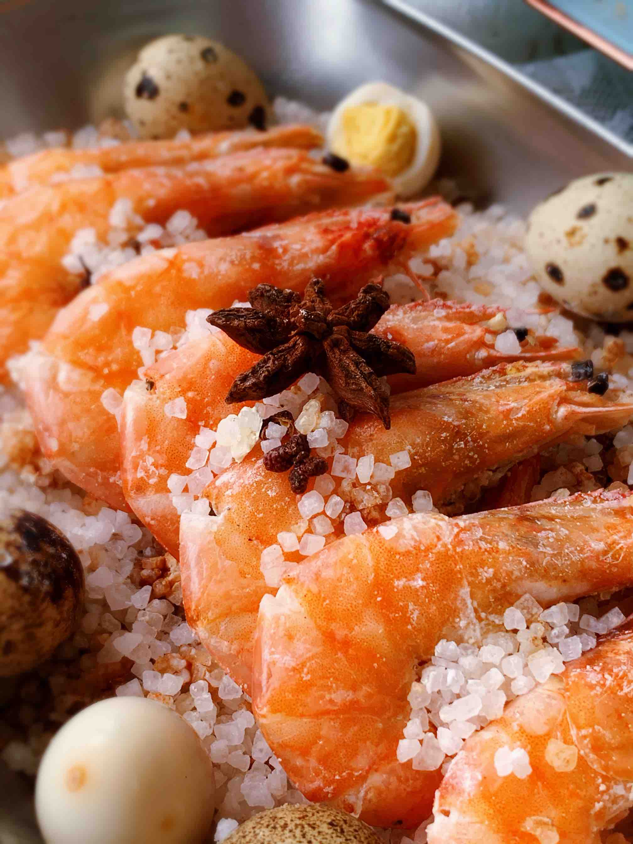 只用一包鹽，做一鍋鹽焗蝦的做法-咸鮮味烤菜譜