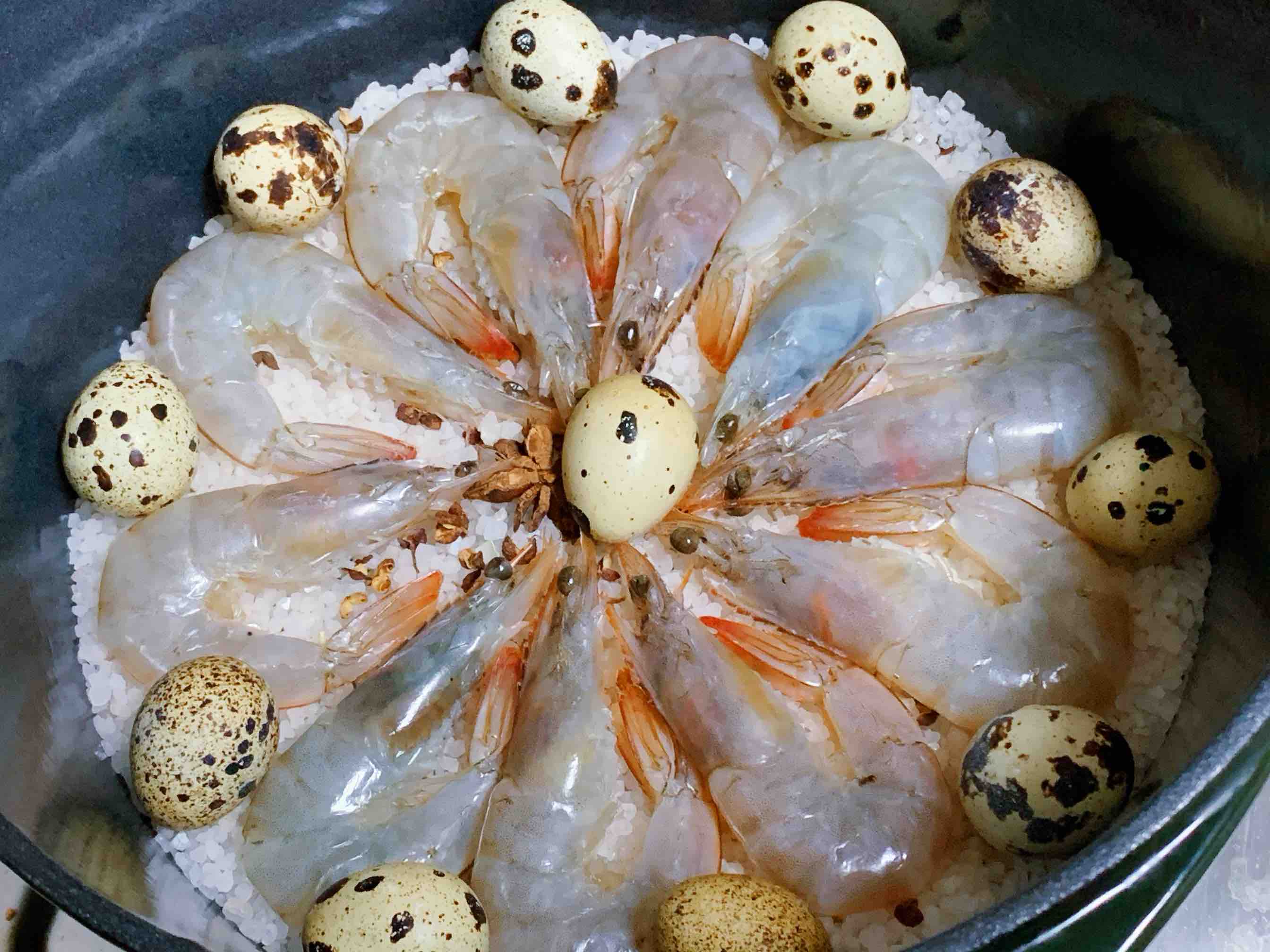 只用一包鹽，做一鍋鹽焗蝦的做法-咸鮮味烤菜譜