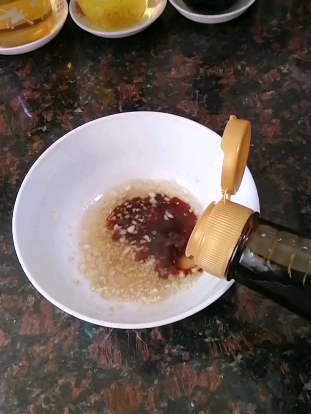 涼拌手撕茄子的做法-酸味拌菜譜