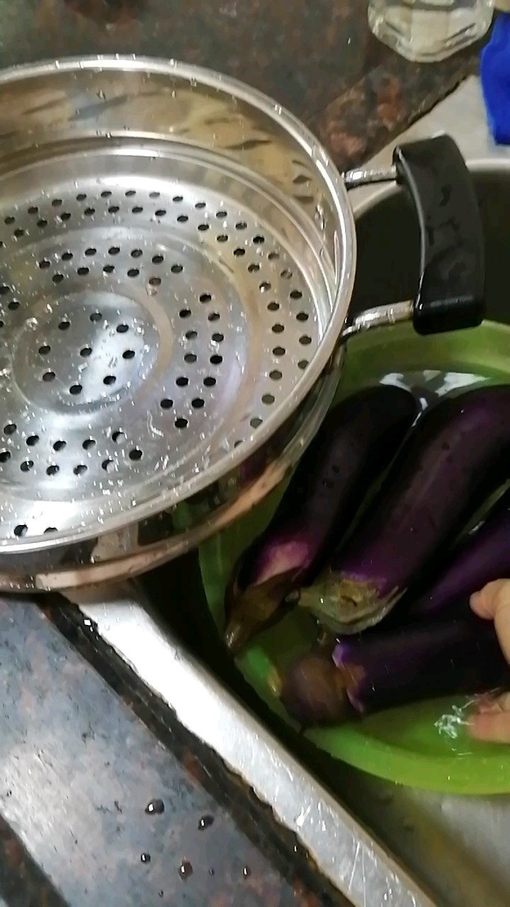 涼拌手撕茄子的做法-酸味拌菜譜