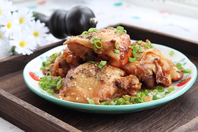 照燒雞腿的快手家常做法，簡單兩步，輕松做出色澤誘人的雞腿的做法-酸甜味燜菜譜