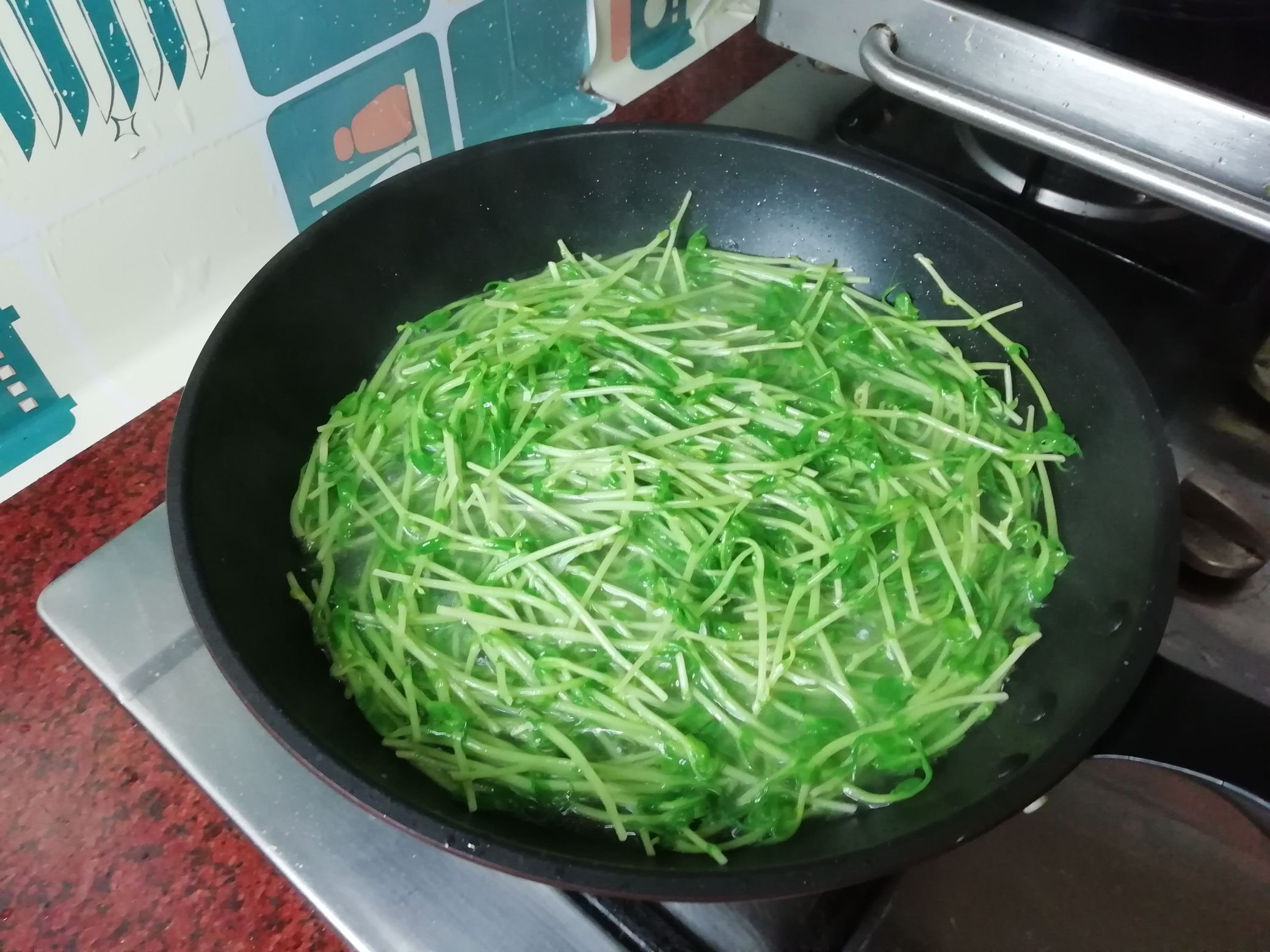 蛋絲拌豌豆苗的做法-咸鮮味拌菜譜