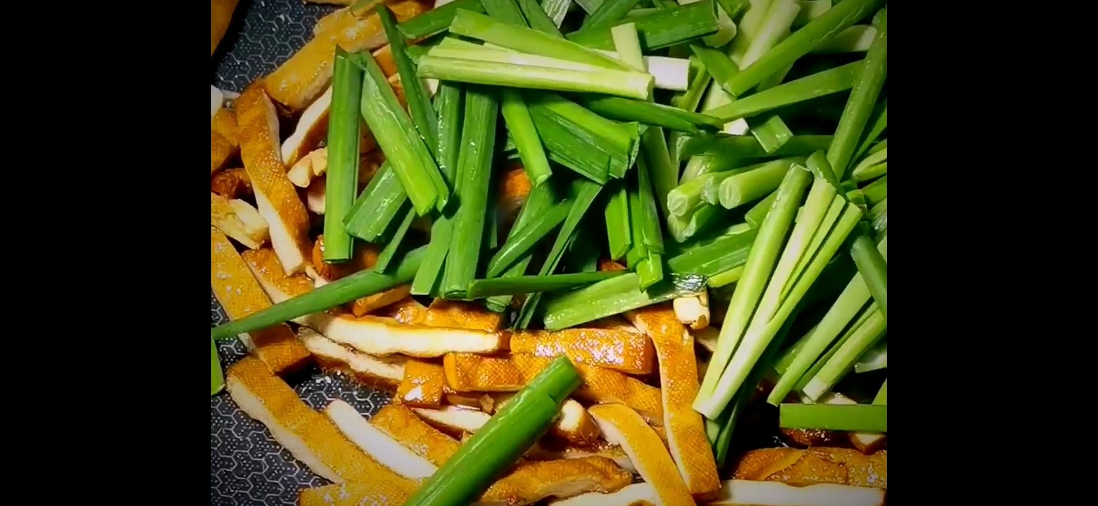 韭菜炒五香干的做法-家常味炒菜譜