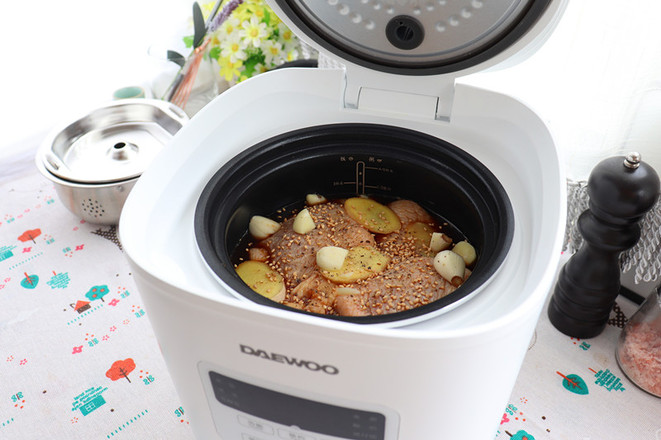 照燒雞腿的快手家常做法，簡單兩步，輕松做出色澤誘人的雞腿的做法-酸甜味燜菜譜