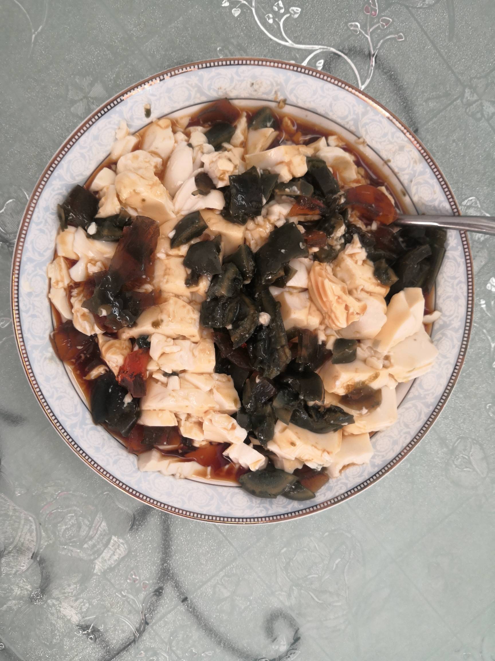 皮蛋豆腐的做法-麻辣味拌菜譜