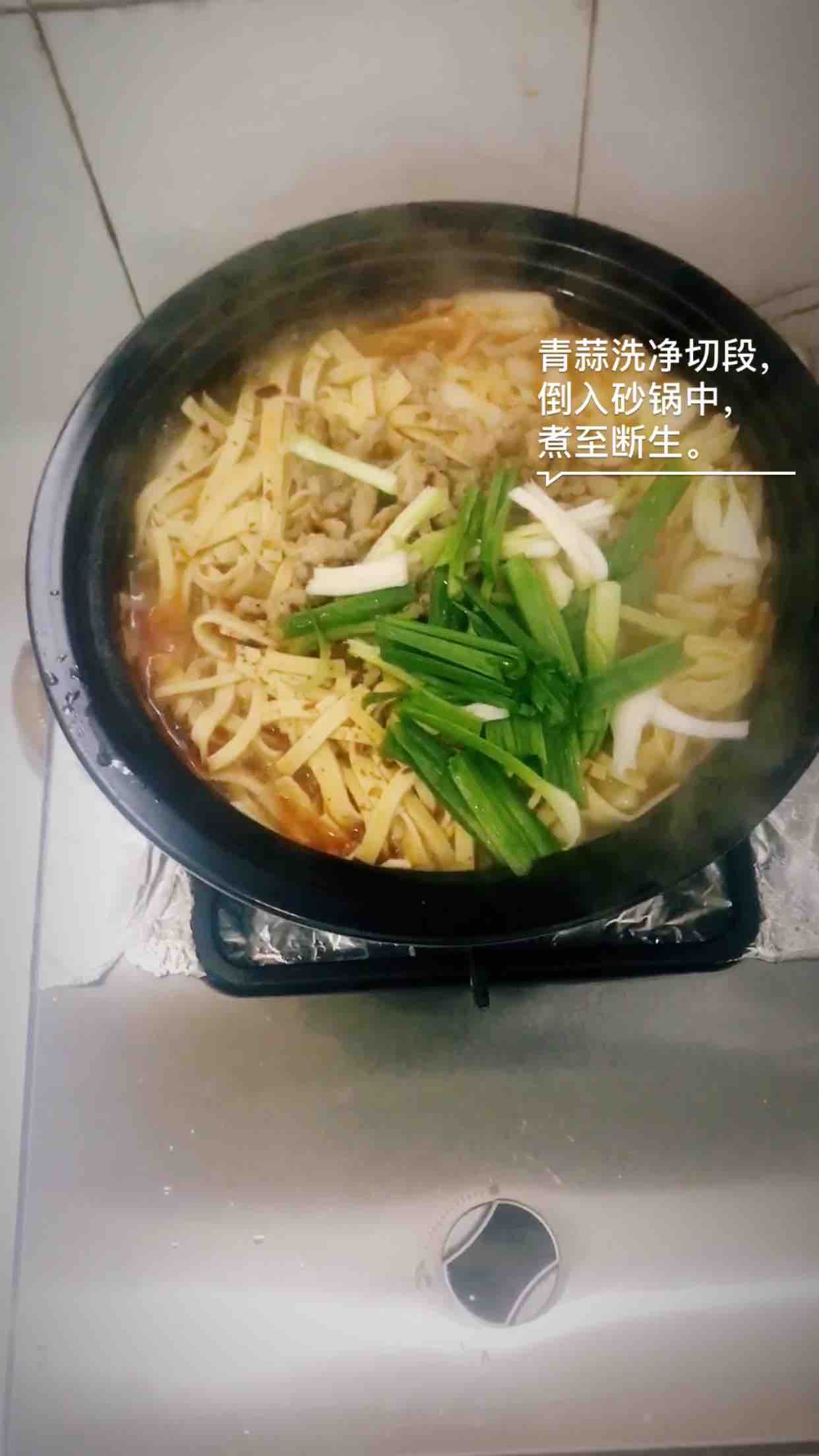 砂鍋水煮肉絲的做法-麻辣味煮菜譜