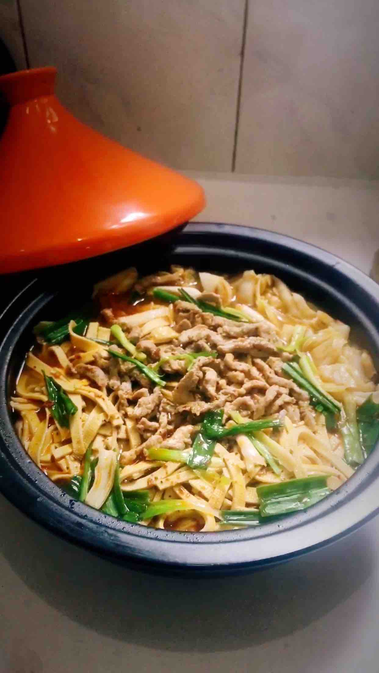 砂鍋水煮肉絲的做法-麻辣味煮菜譜