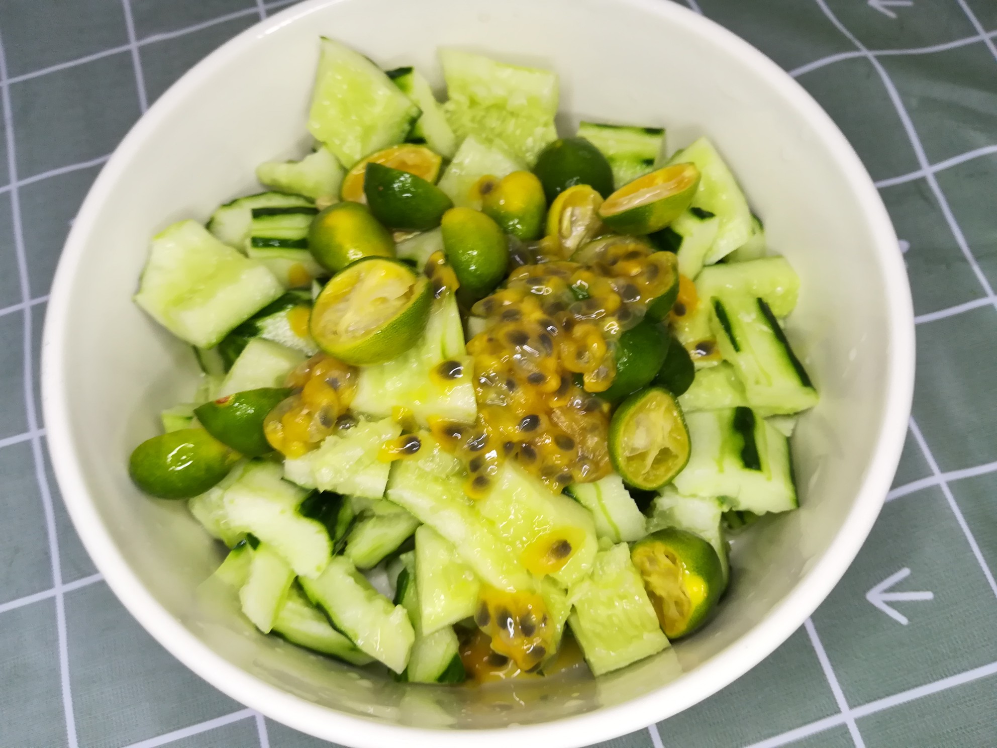 百香果青檸拌黃瓜的做法-咸鮮味拌菜譜