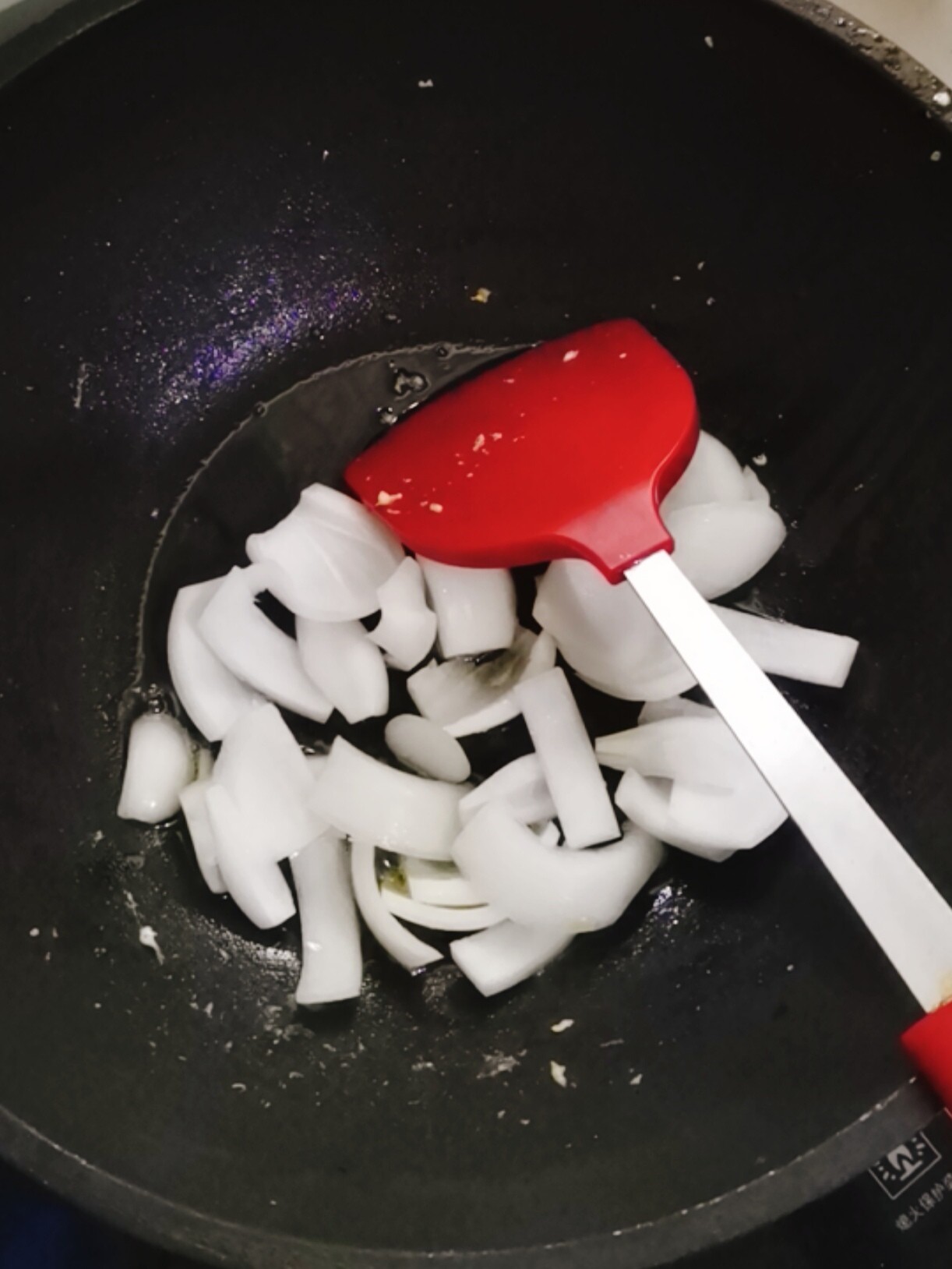 洋蔥炒蛋的做法-咸鮮味炒菜譜