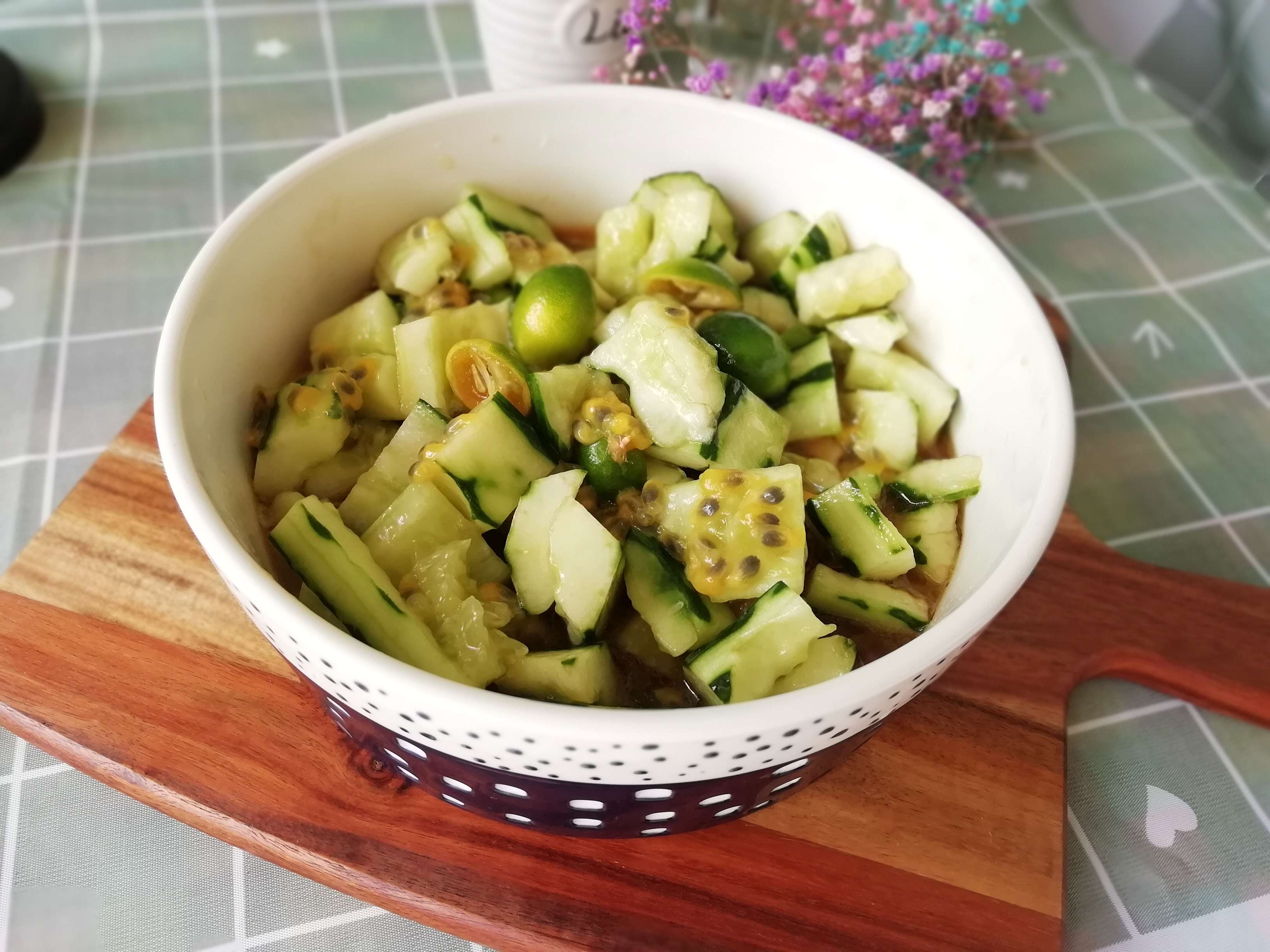 百香果青檸拌黃瓜的做法-咸鮮味拌菜譜