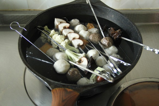 夏日麻辣串串自制更安心的做法-麻辣味煮菜譜