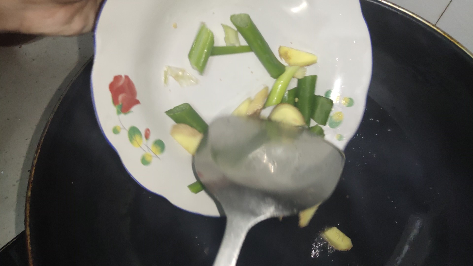 醬燜雞腿的做法-醬香味燜菜譜