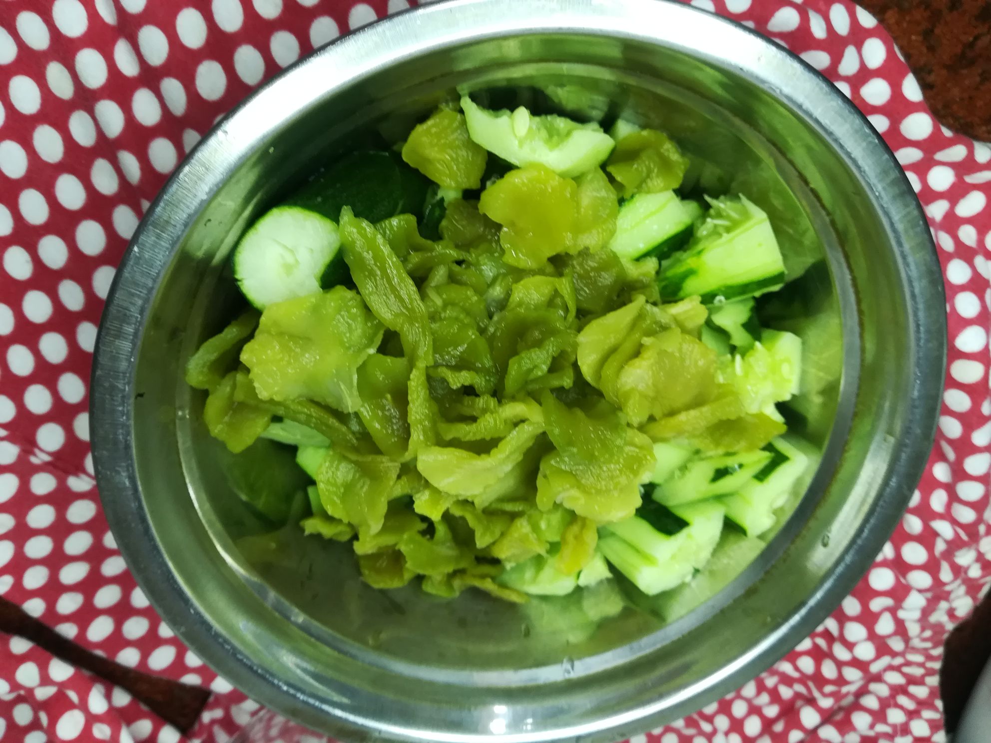 黃瓜拌萵筍干的做法-咸鮮味拌菜譜