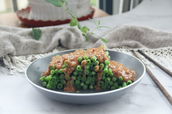 不一樣的家常菜，花生醬蘸汁豆角的做法-咸鮮味拌菜譜