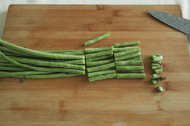 不一樣的家常菜，花生醬蘸汁豆角的做法-咸鮮味拌菜譜