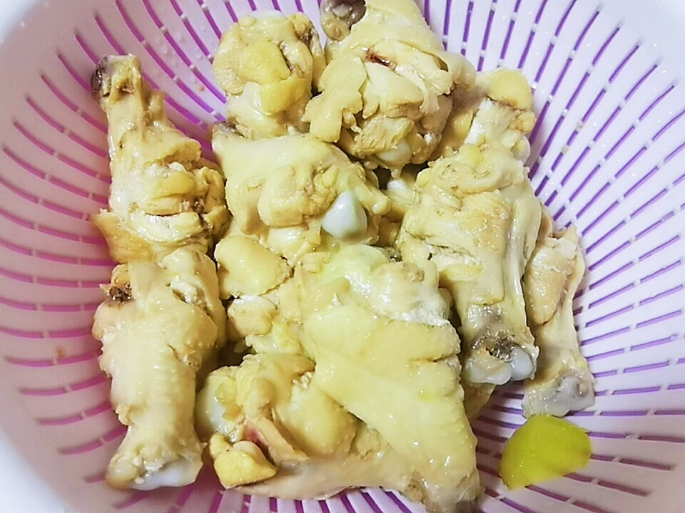 雞腿的花式做法-雞腿燜野筍，配菜豐富，營養(yǎng)美味，孩子超愛吃的做法-家常味燜菜譜