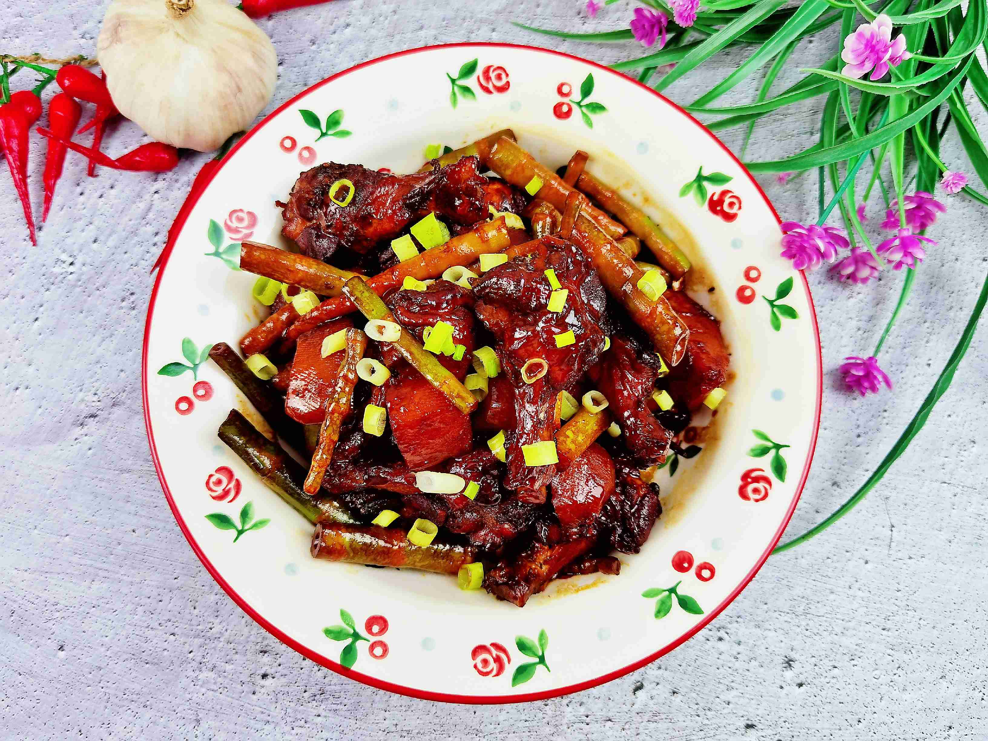 雞腿的花式做法-雞腿燜野筍，配菜豐富，營養(yǎng)美味，孩子超愛吃的做法-家常味燜菜譜