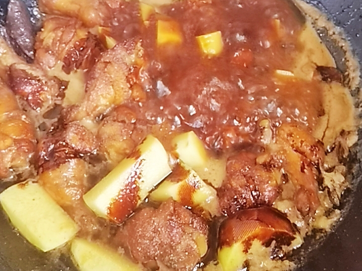 雞腿的花式做法-雞腿燜野筍，配菜豐富，營養(yǎng)美味，孩子超愛吃的做法-家常味燜菜譜