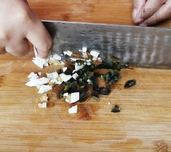 皮蛋榨菜拌豆腐的做法-咸鮮味拌菜譜