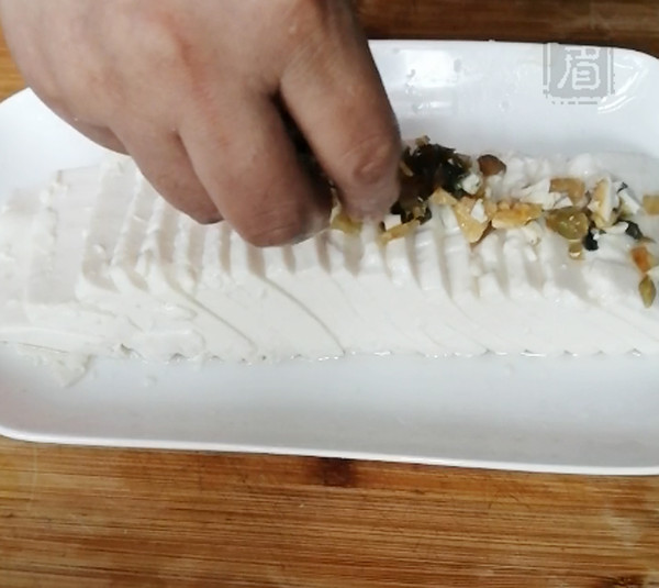皮蛋榨菜拌豆腐的做法-咸鮮味拌菜譜