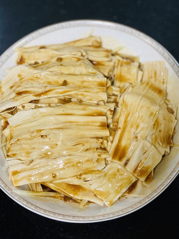 夏日涼拌吃腐竹，爽滑可口，撈一撈超好吃的做法-家常味煮菜譜