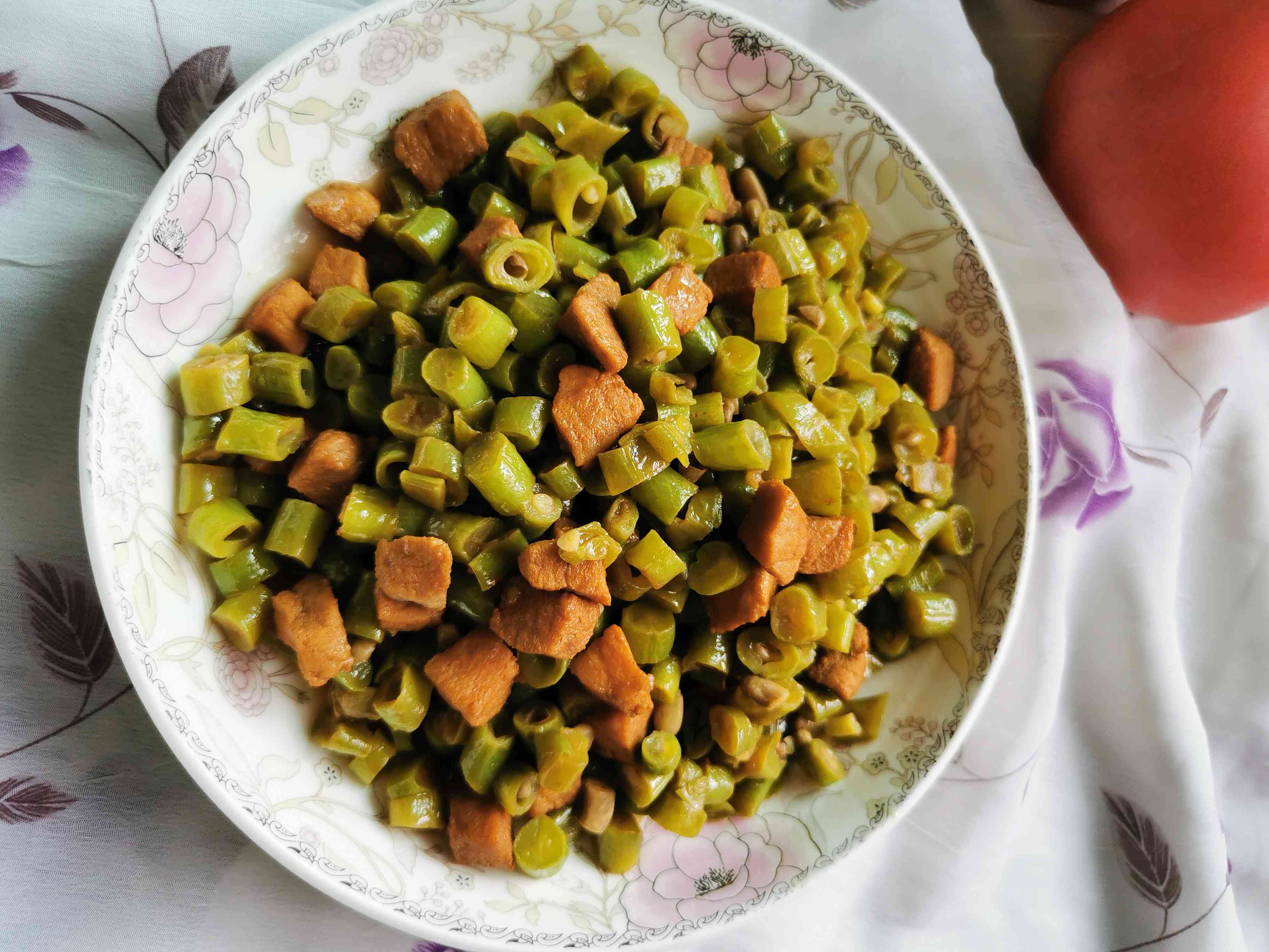 肉丁豆角的做法-家常味炒菜譜