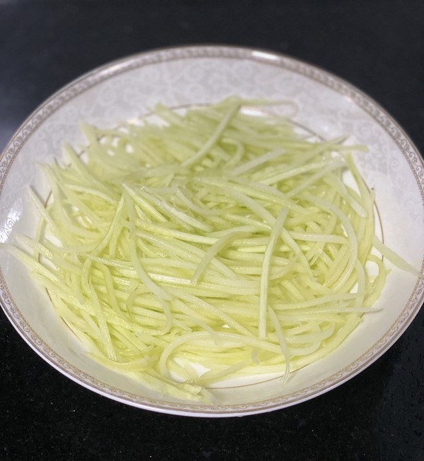 夏日涼拌吃腐竹，爽滑可口，撈一撈超好吃的做法-家常味煮菜譜