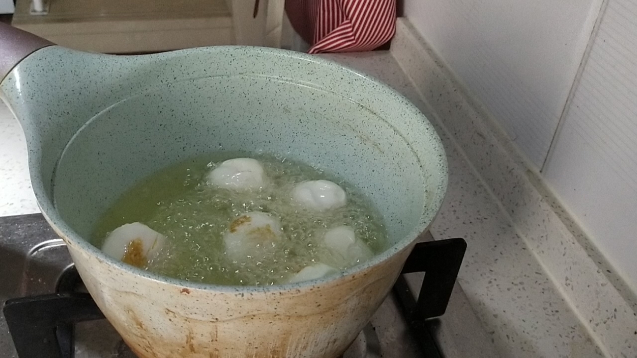 召喚神龍的七龍珠-糖醋雞蛋的做法-酸甜味炸菜譜