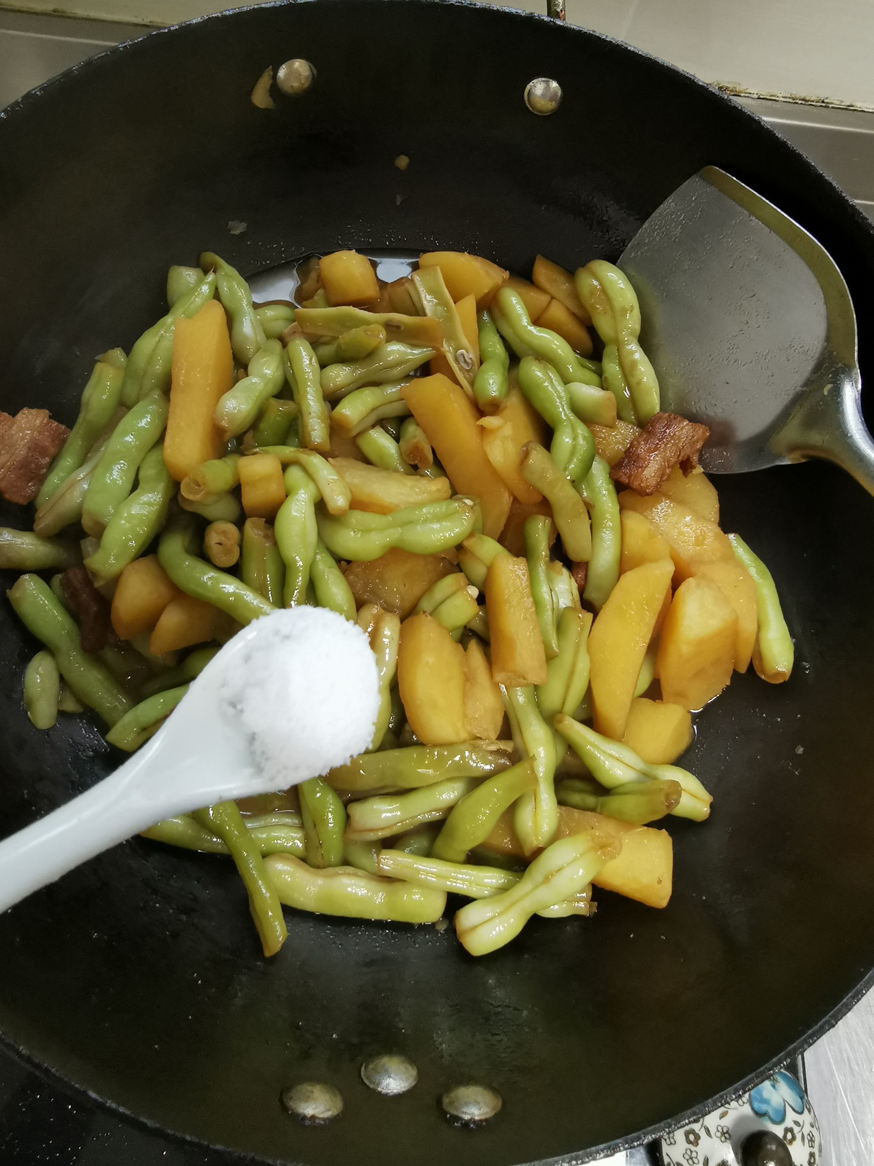 蕓豆燉土豆的做法-家常味燉菜譜