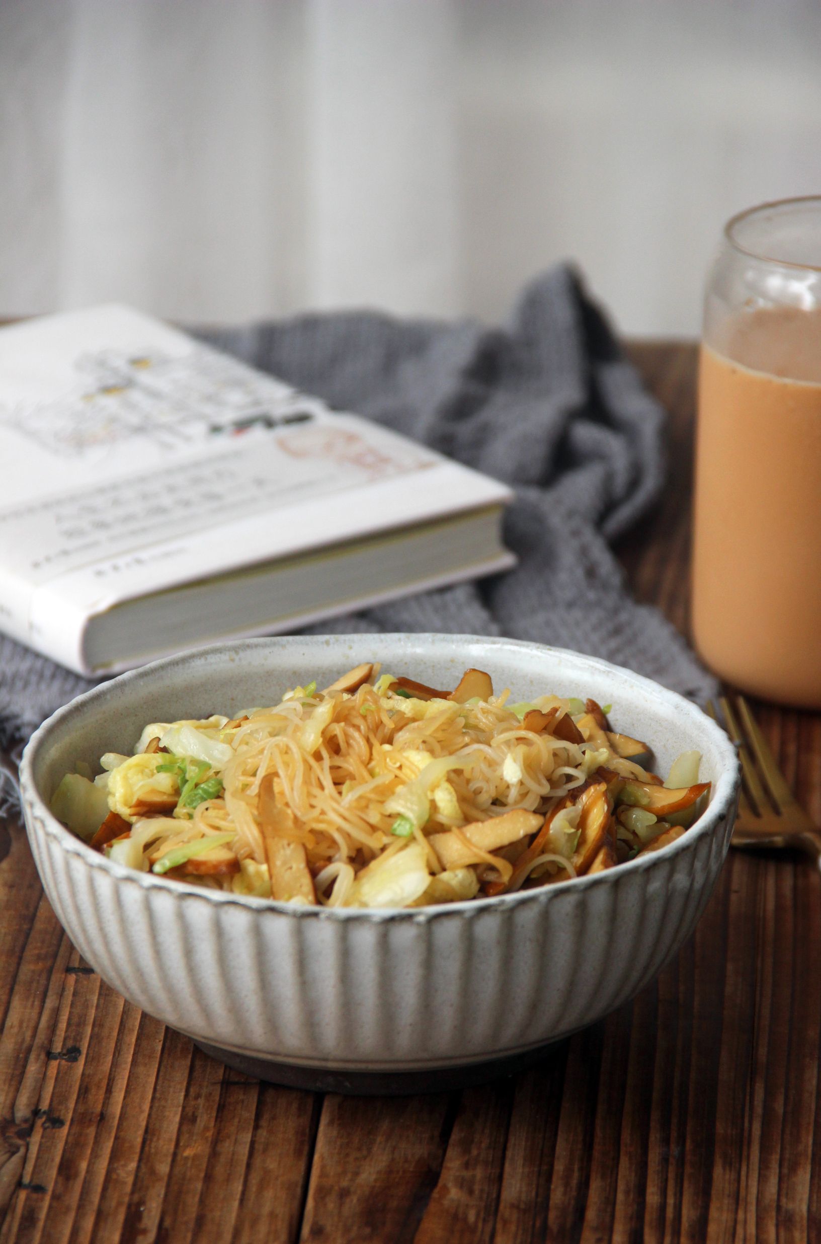 卷心菜雞蛋炒粉干的做法-家常味炒菜譜