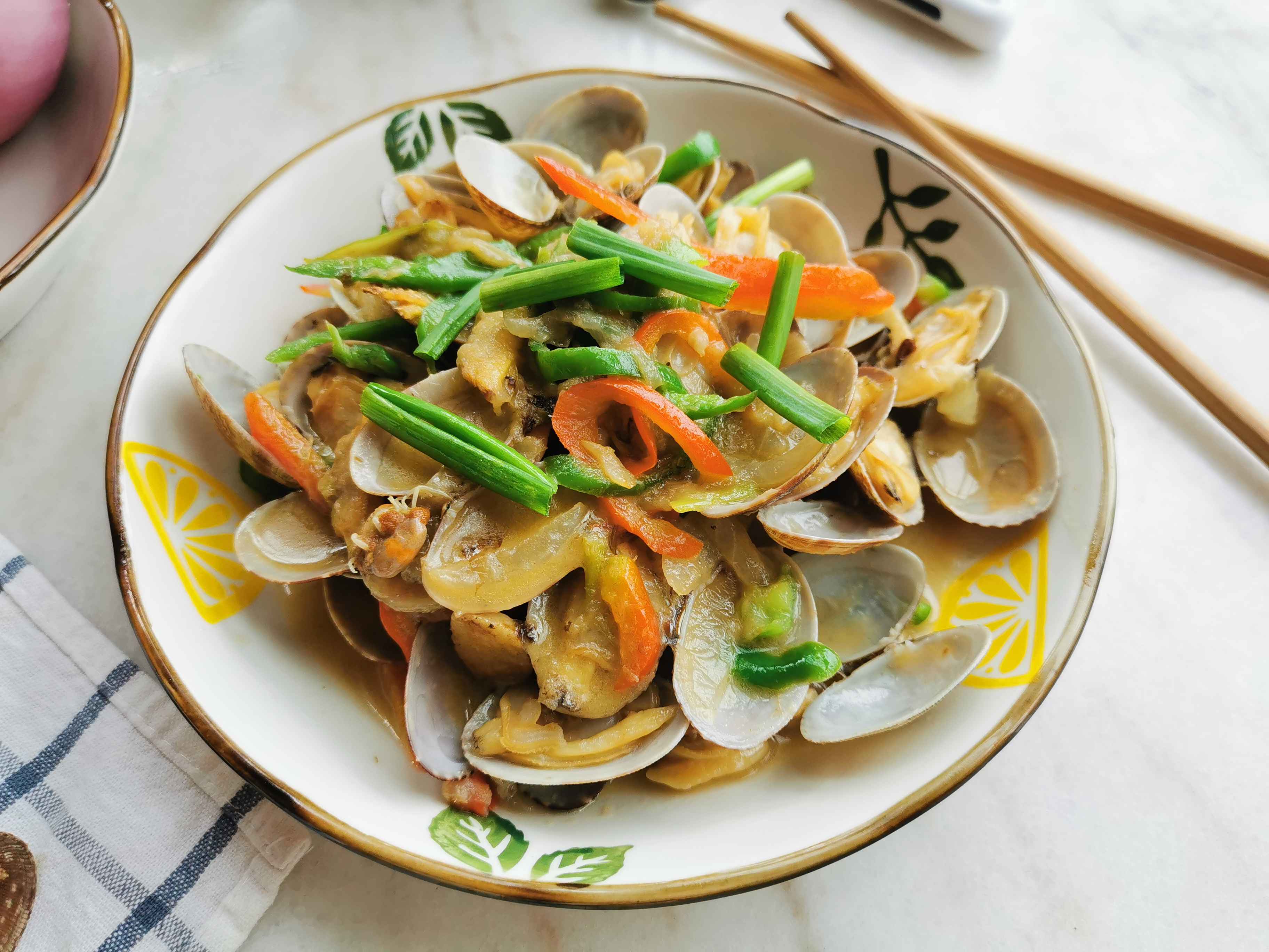 爆炒花甲的做法-家常味炒菜譜