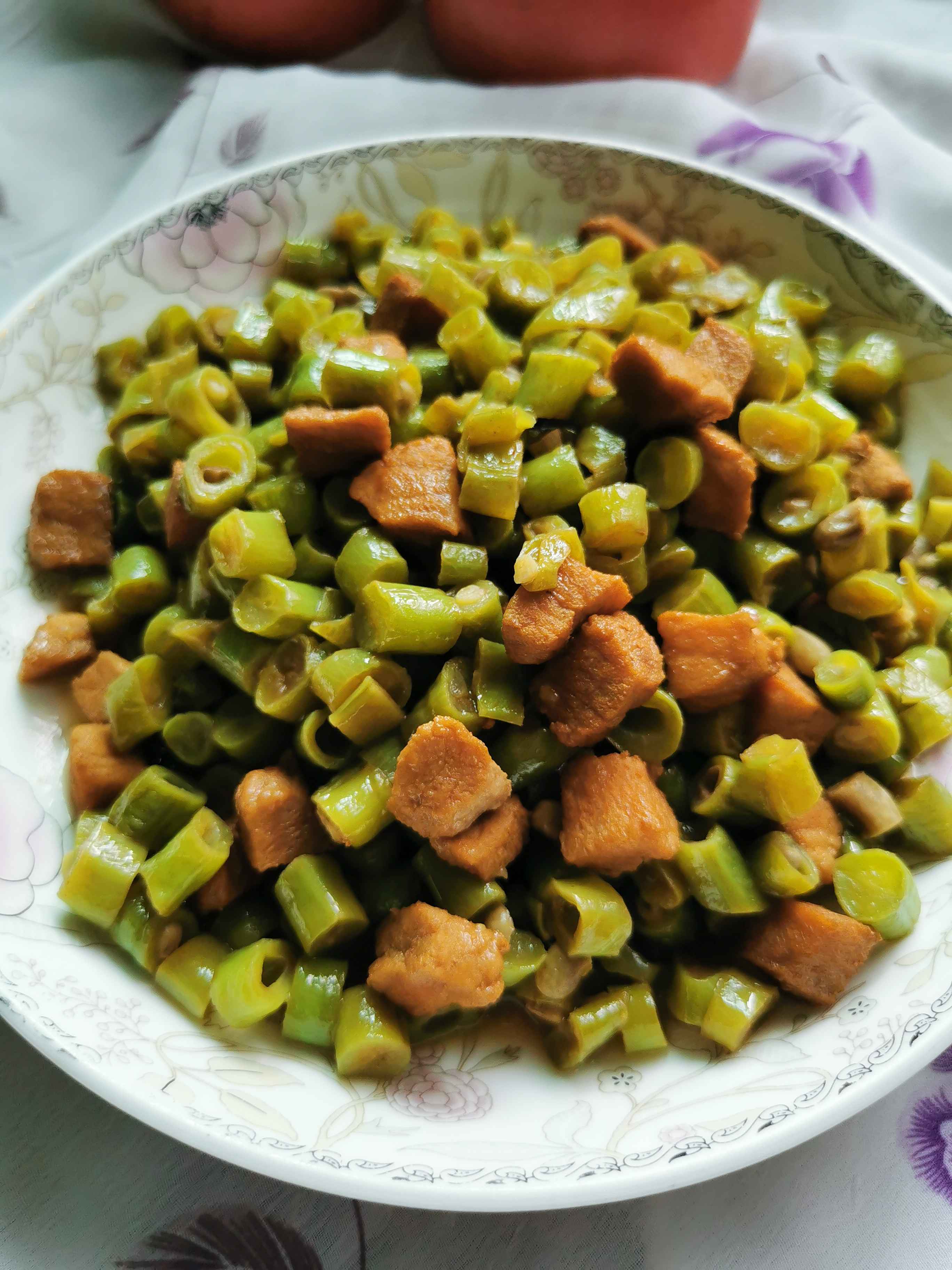 肉丁豆角的做法-家常味炒菜譜