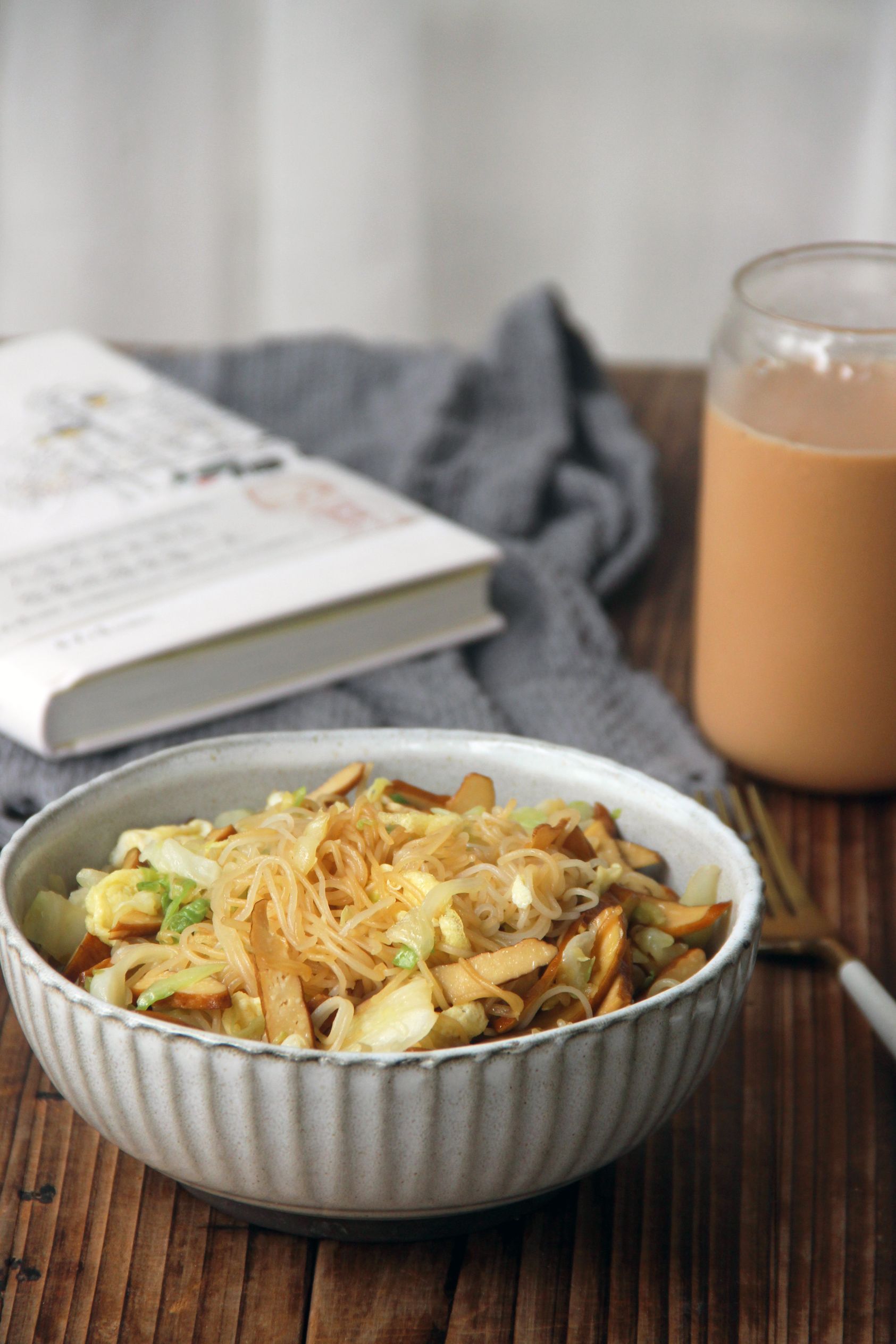 卷心菜雞蛋炒粉干的做法-家常味炒菜譜