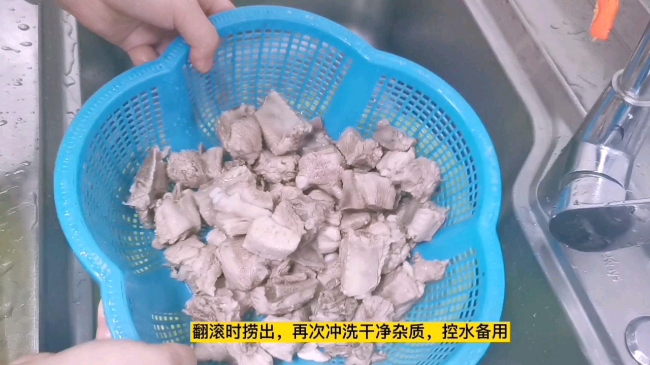 排骨燉豆角的家常做法，用料簡單口感上乘，一鍋米飯不夠吃了的做法-家常味燉菜譜