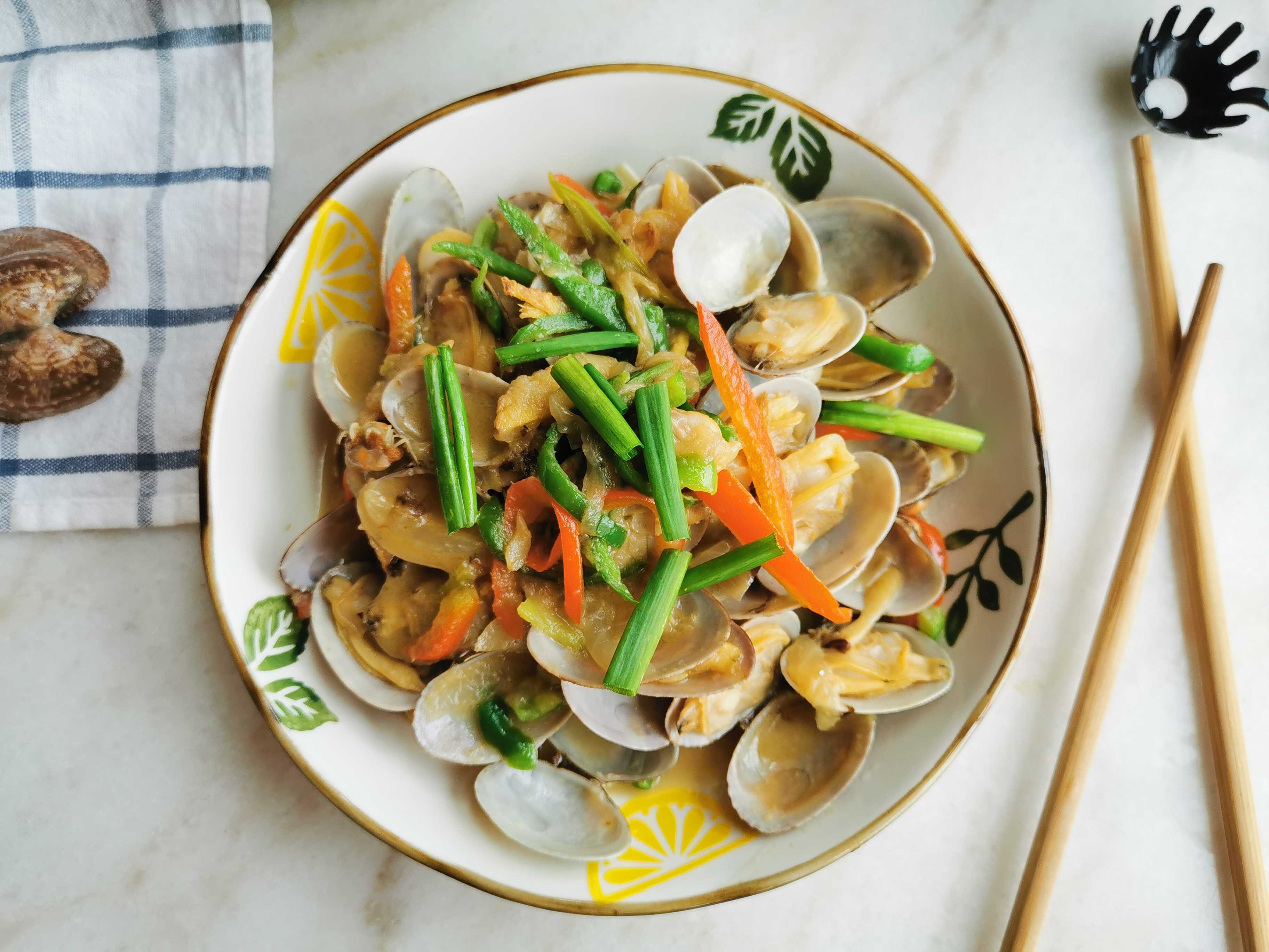 爆炒花甲的做法-家常味炒菜譜