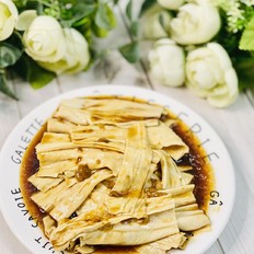 夏日涼拌吃腐竹，爽滑可口，撈一撈超好吃的做法-家常味煮菜譜