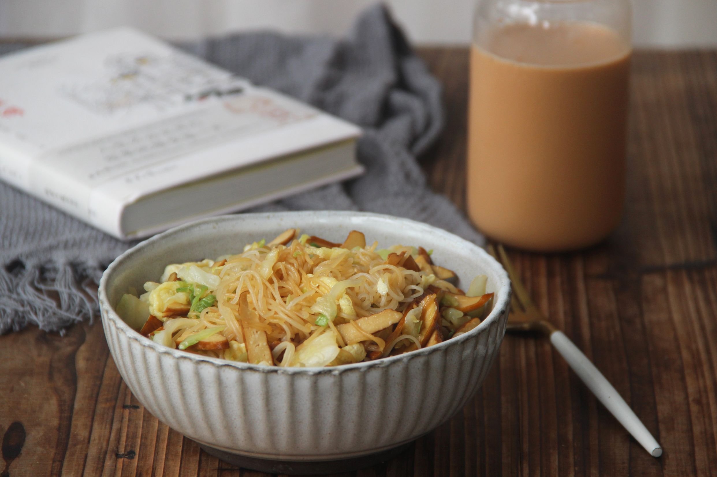 卷心菜雞蛋炒粉干的做法-家常味炒菜譜