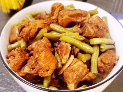 排骨燉豆角的家常作法，用料簡易口味上乘，一鍋白米飯不足吃完的作法-家常味燉菜譜