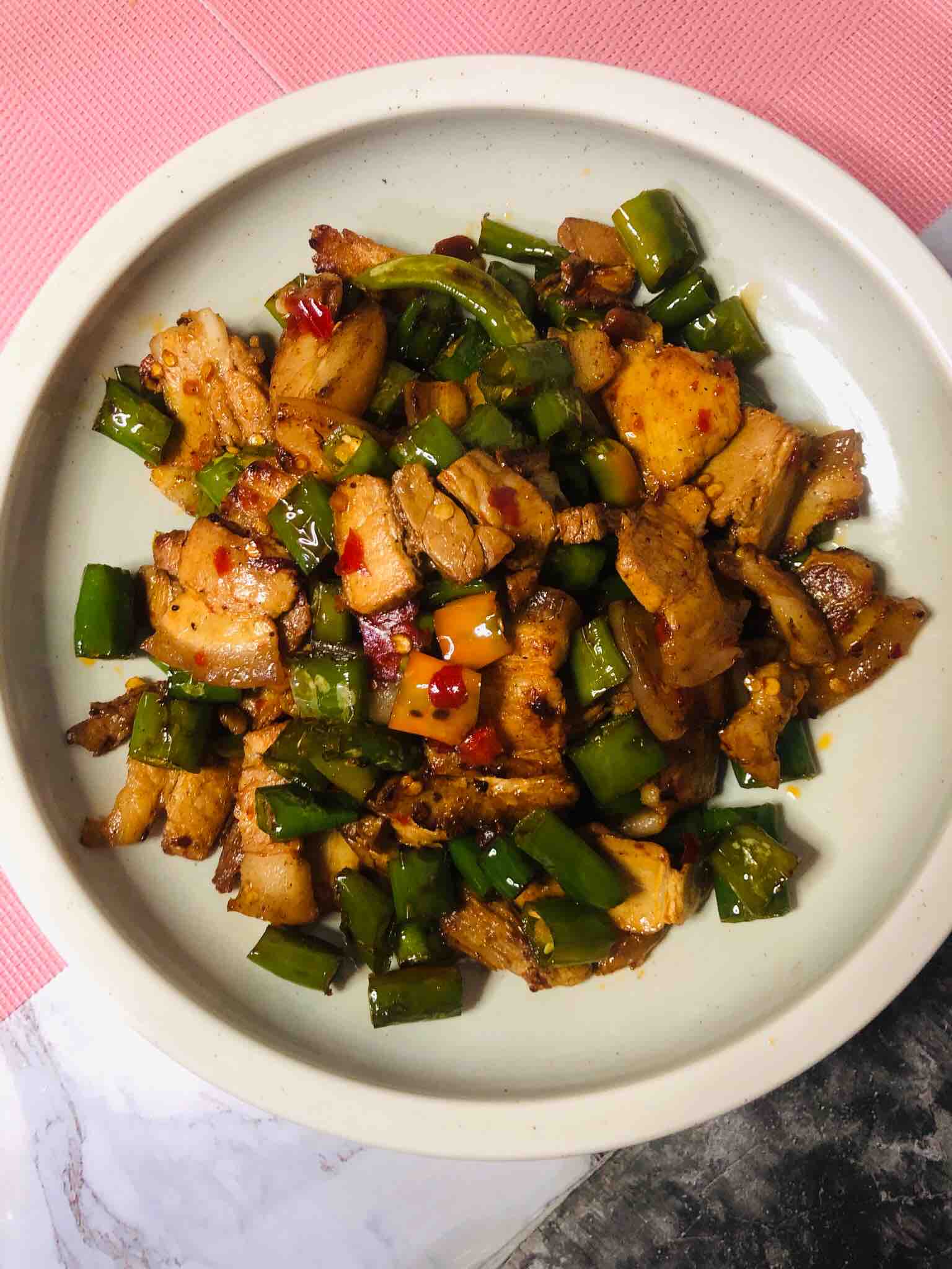 尖椒回鍋肉的做法-家常味炒菜譜