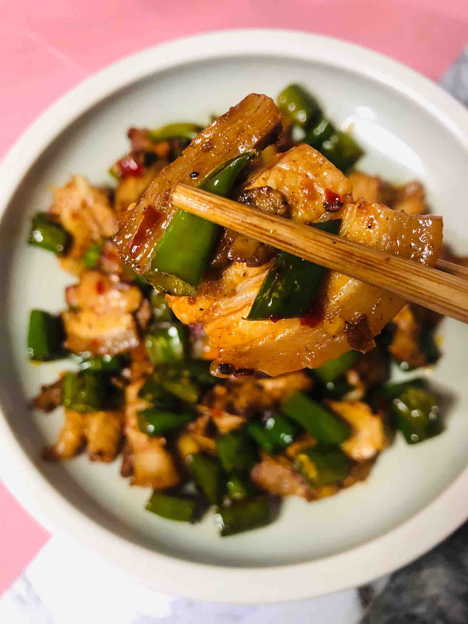 尖椒回鍋肉的做法-家常味炒菜譜