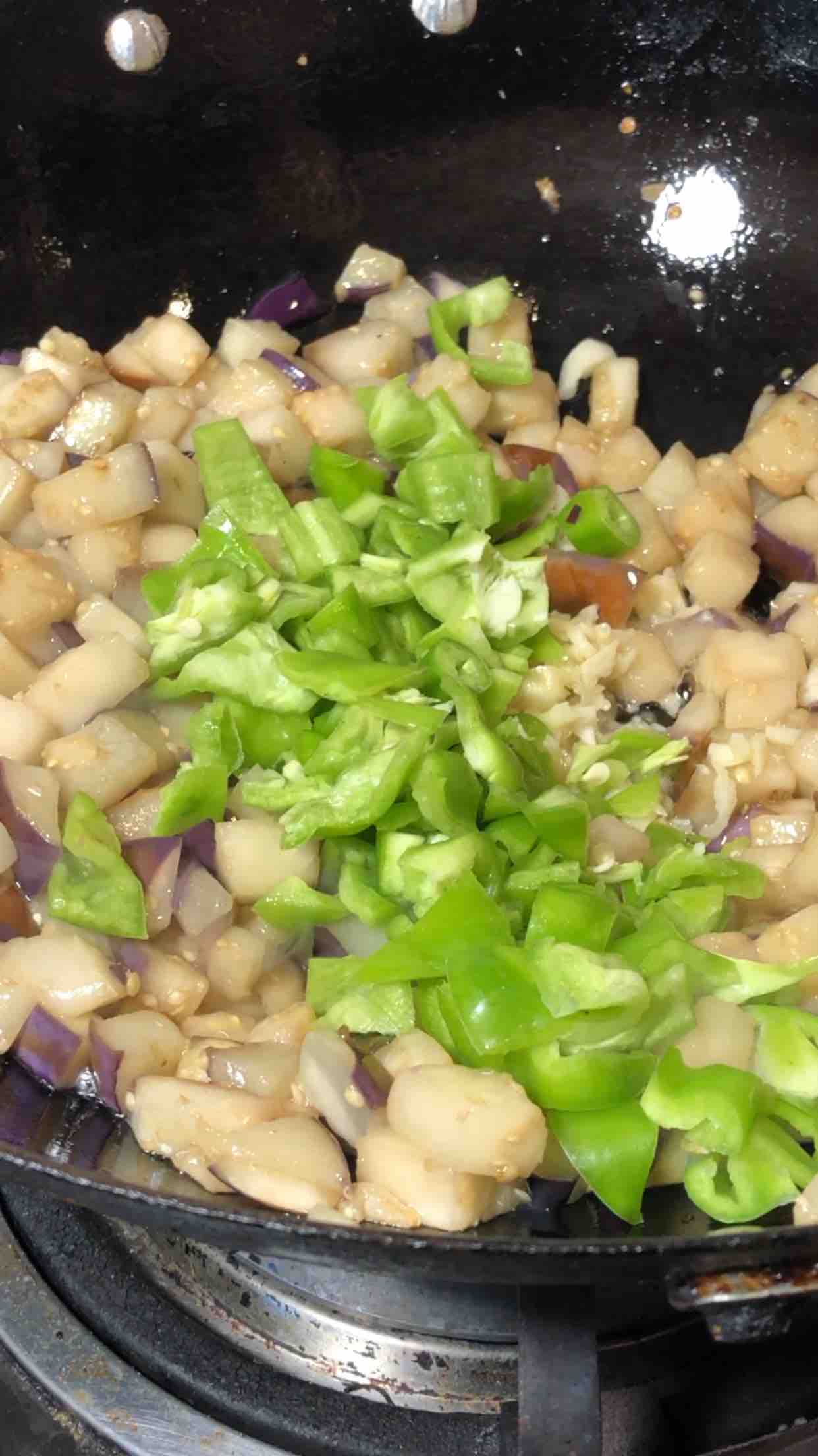 茄子新吃法的做法-家常味炒菜譜