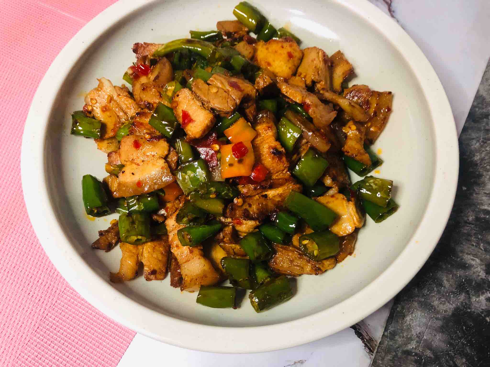 尖椒回鍋肉的做法-家常味炒菜譜