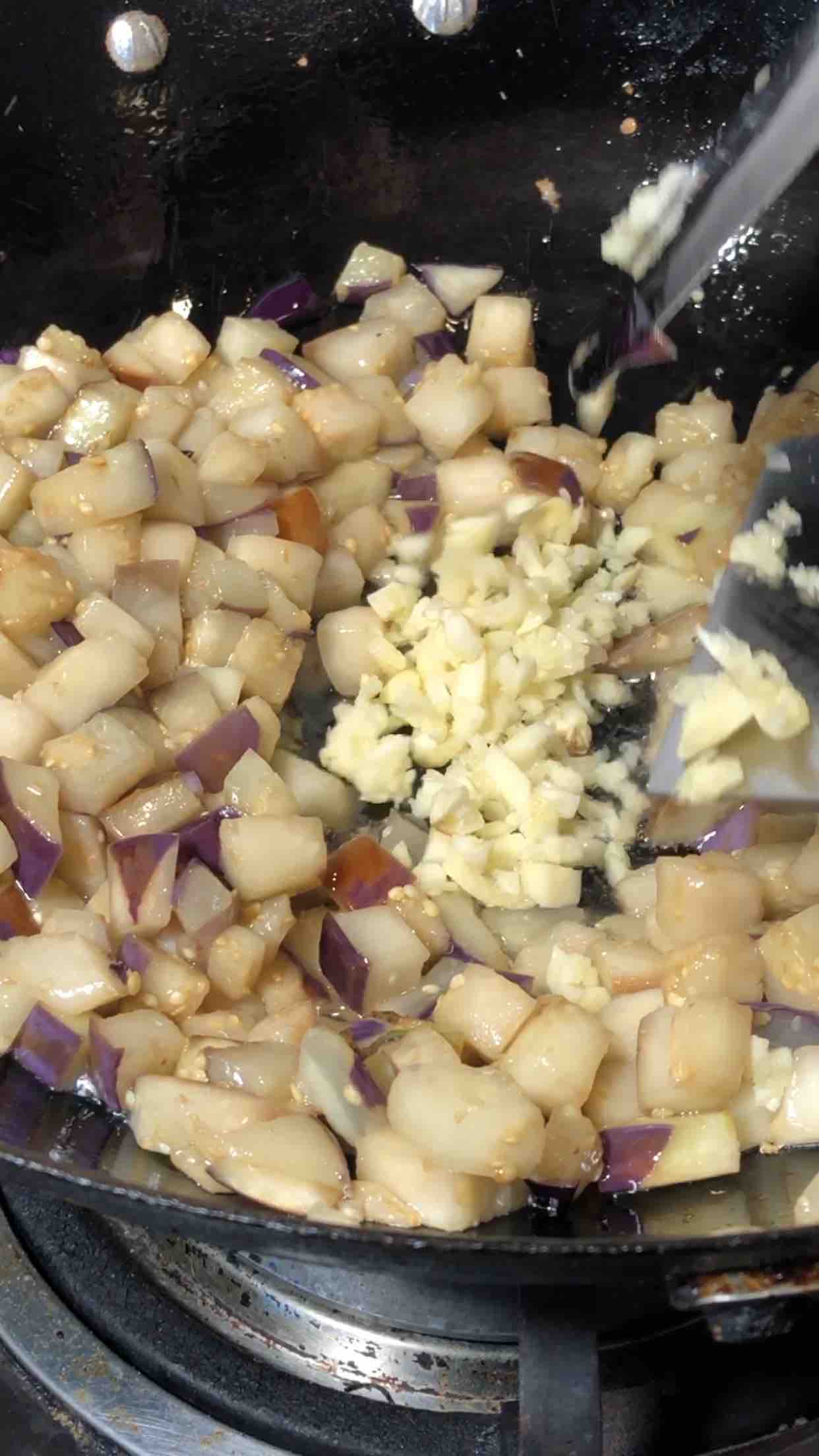 茄子新吃法的做法-家常味炒菜譜