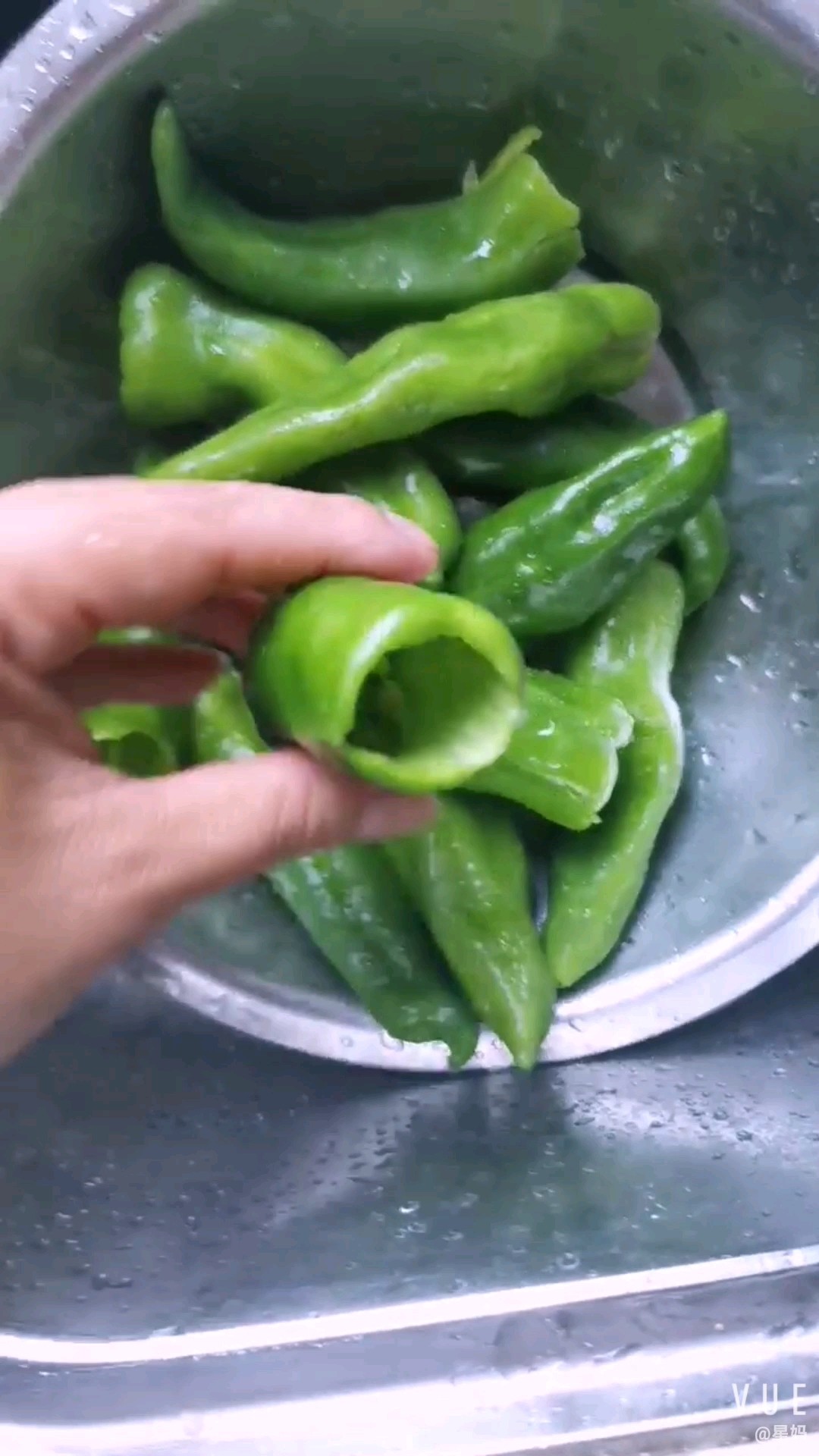 青椒塞肉的做法-家常味煮菜譜