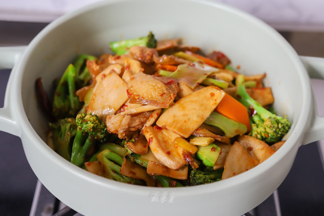 干鍋西藍花杏鮑菇的做法-家常味煮菜譜