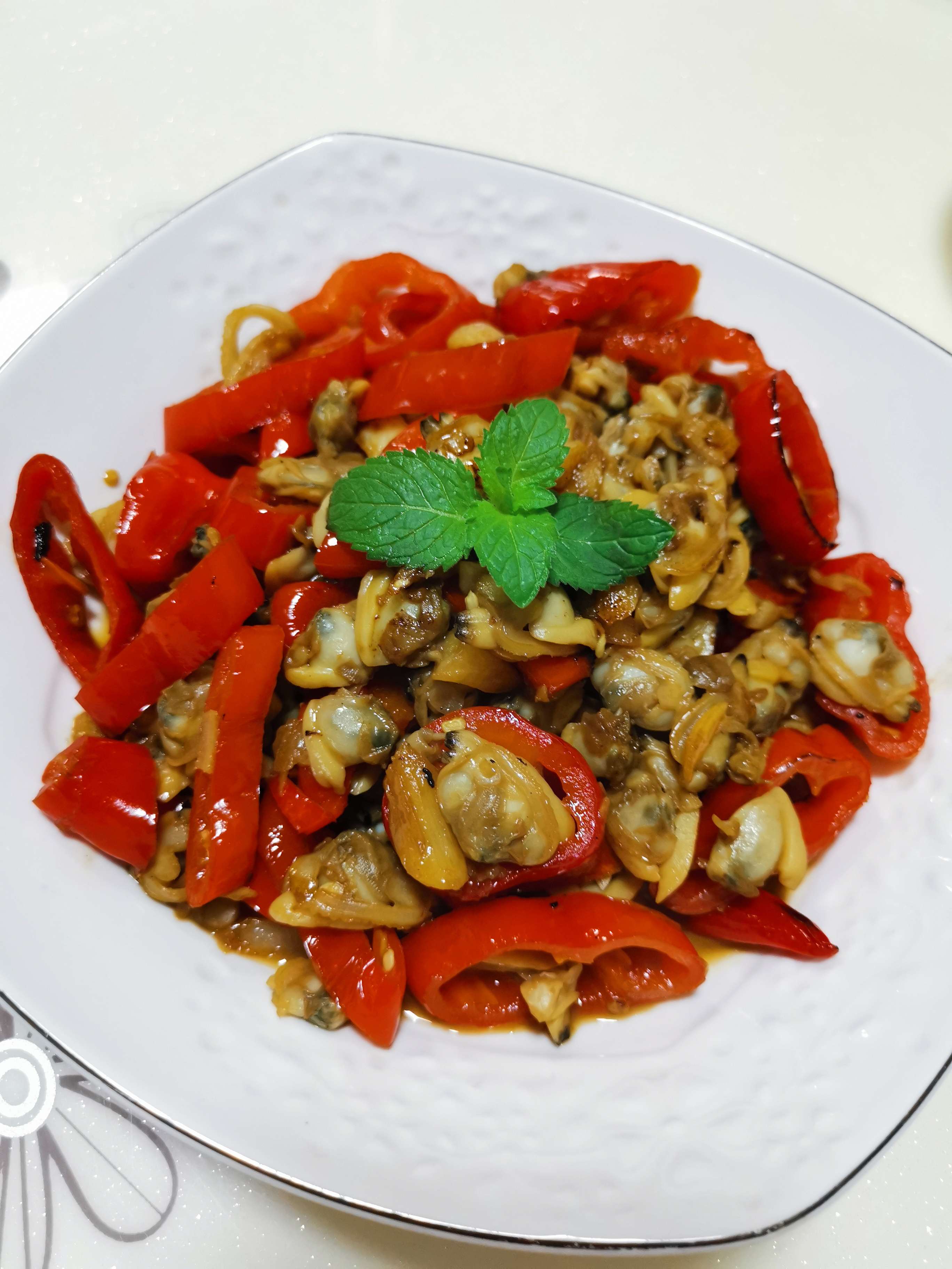 紅辣椒炒花甲肉的做法-咸鮮味炒菜譜