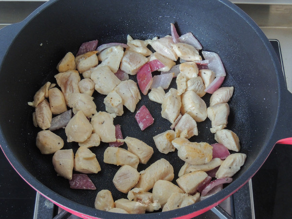 西藍花雞丁的做法-家常味炒菜譜